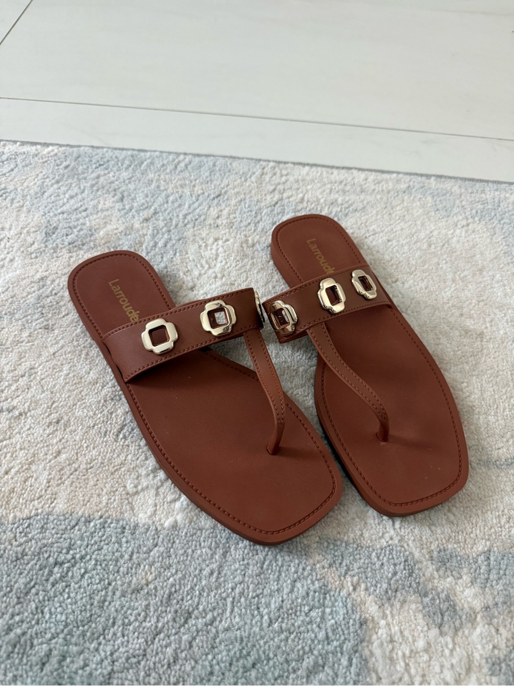 Larroude Milan Grommet
Thong Sandals Women's sz 11